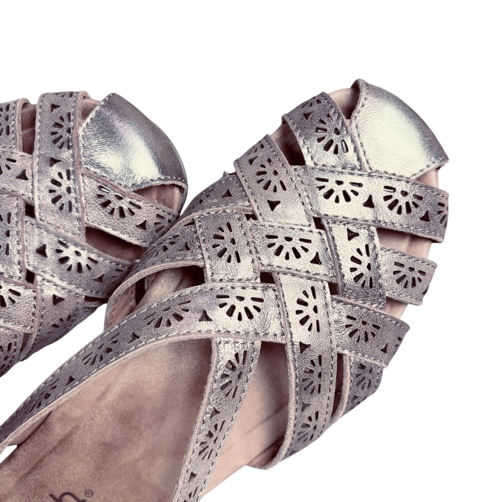 Earth Origins Etbriel Champagne Metallic Leather Laser Cut Sandals Womens 9M